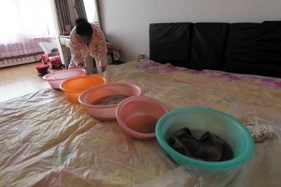 红山楼上漏水，住户失联，小区没物管，业主维权难！律师来支招……